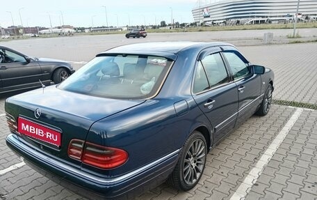 Mercedes-Benz E-Класс, 1998 год, 620 000 рублей, 3 фотография