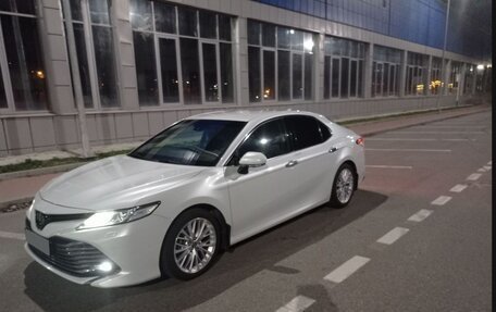 Toyota Camry, 2018 год, 3 300 000 рублей, 2 фотография