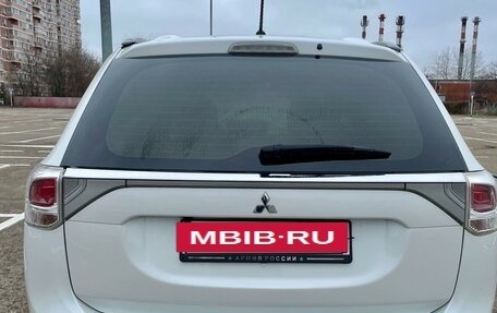 Mitsubishi Outlander III рестайлинг 3, 2013 год, 1 545 000 рублей, 4 фотография