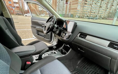 Mitsubishi Outlander III рестайлинг 3, 2013 год, 1 545 000 рублей, 9 фотография