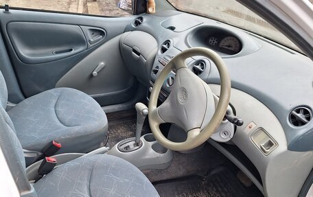 Toyota Vitz, 2001 год, 305 000 рублей, 2 фотография