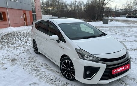 Toyota Prius Alpha I (ZVW40/41), 2015 год, 2 350 000 рублей, 2 фотография