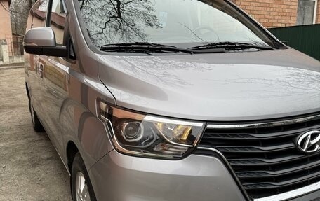 Hyundai H-1 II рестайлинг, 2018 год, 3 400 000 рублей, 2 фотография