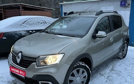 Renault Sandero II рестайлинг, 2021 год, 1 200 000 рублей, 2 фотография