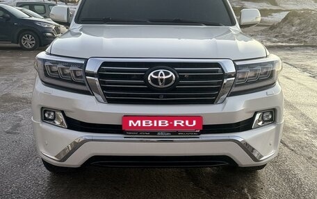 Toyota Land Cruiser 200, 2015 год, 5 700 000 рублей, 2 фотография