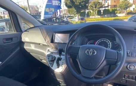 Toyota ISis I, 2012 год, 1 210 000 рублей, 11 фотография