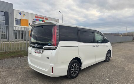 Toyota Esquire I, 2017 год, 2 600 000 рублей, 4 фотография