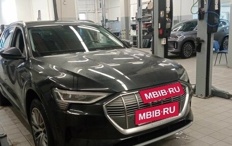 Audi e-tron I, 2020 год, 4 990 000 рублей, 2 фотография