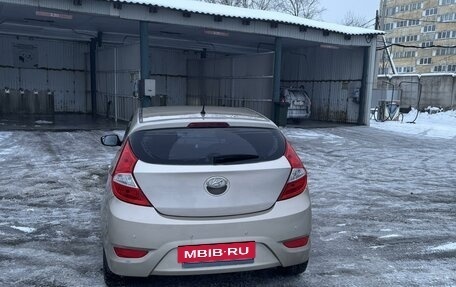 Hyundai Solaris II рестайлинг, 2012 год, 900 000 рублей, 3 фотография