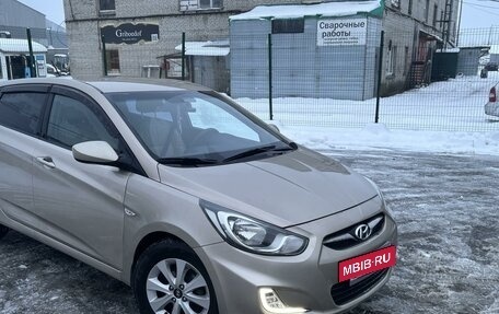 Hyundai Solaris II рестайлинг, 2012 год, 900 000 рублей, 5 фотография