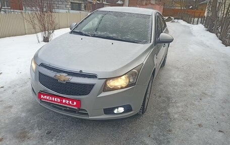 Chevrolet Cruze II, 2010 год, 950 000 рублей, 11 фотография