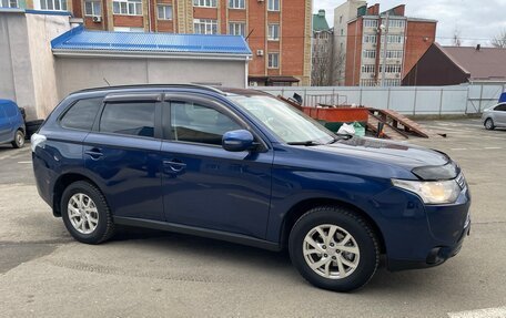 Mitsubishi Outlander III рестайлинг 3, 2013 год, 1 425 000 рублей, 2 фотография