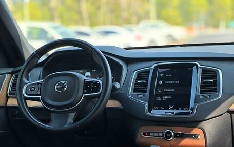 Volvo XC90 II рестайлинг, 2022 год, 6 400 000 рублей, 8 фотография