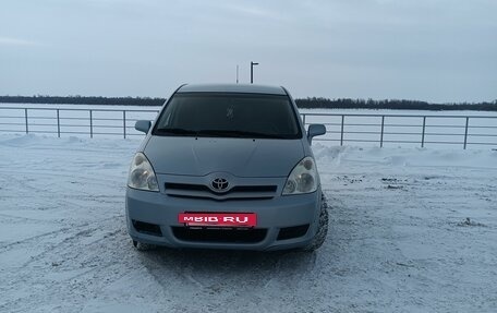 Toyota Corolla Verso I, 2006 год, 885 000 рублей, 13 фотография