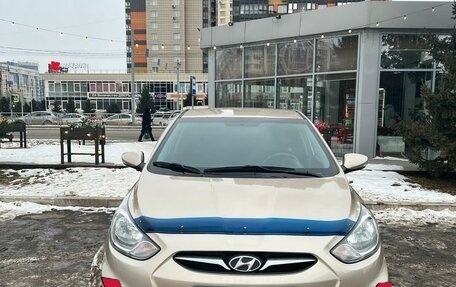 Hyundai Solaris II рестайлинг, 2011 год, 940 000 рублей, 1 фотография