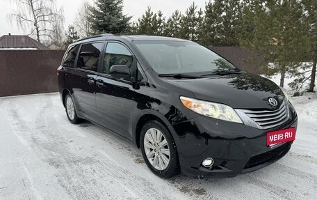 Toyota Sienna III, 2011 год, 2 420 000 рублей, 1 фотография