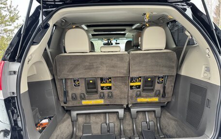 Toyota Sienna III, 2011 год, 2 420 000 рублей, 10 фотография