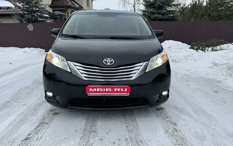 Toyota Sienna III, 2011 год, 2 420 000 рублей, 13 фотография