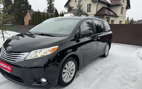 Toyota Sienna III, 2011 год, 2 420 000 рублей, 14 фотография