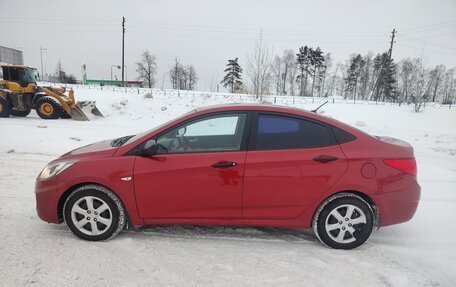 Hyundai Solaris II рестайлинг, 2011 год, 620 000 рублей, 4 фотография