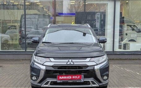 Mitsubishi Outlander III рестайлинг 3, 2020 год, 2 638 000 рублей, 2 фотография