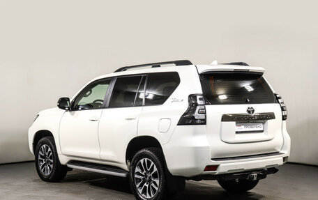 Toyota Land Cruiser Prado 150 рестайлинг 2, 2021 год, 8 500 000 рублей, 7 фотография