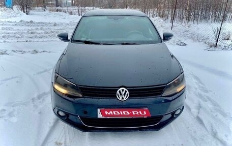 Volkswagen Jetta VI, 2013 год, 870 000 рублей, 1 фотография