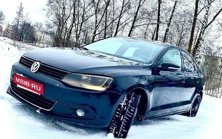 Volkswagen Jetta VI, 2013 год, 870 000 рублей, 3 фотография