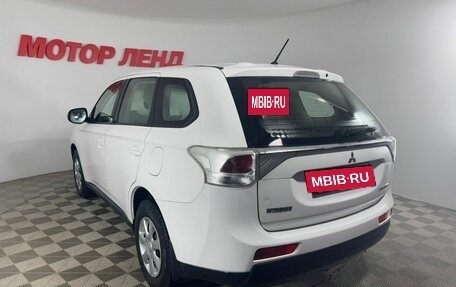 Mitsubishi Outlander III рестайлинг 3, 2014 год, 1 849 000 рублей, 6 фотография