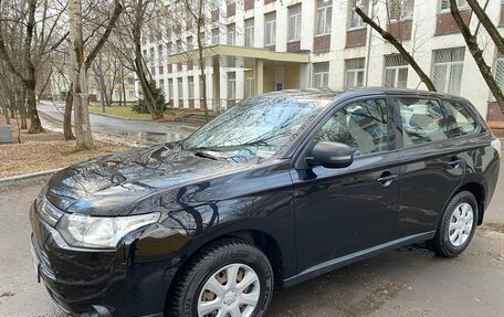 Mitsubishi Outlander III рестайлинг 3, 2013 год, 1 300 000 рублей, 1 фотография