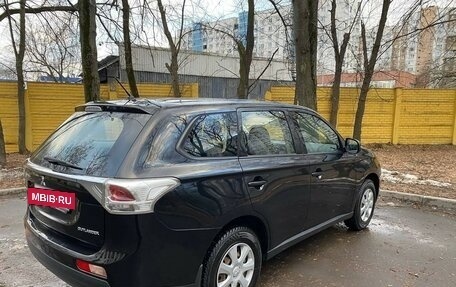 Mitsubishi Outlander III рестайлинг 3, 2013 год, 1 300 000 рублей, 4 фотография