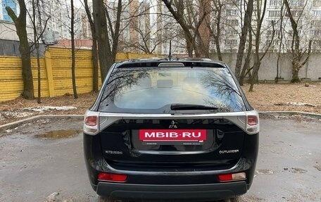 Mitsubishi Outlander III рестайлинг 3, 2013 год, 1 300 000 рублей, 5 фотография