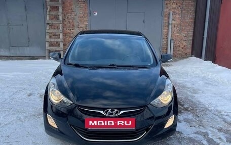 Hyundai Elantra V, 2013 год, 900 000 рублей, 2 фотография