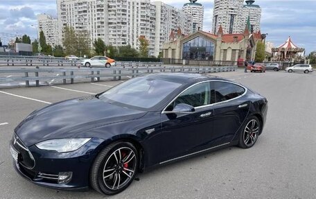 Tesla Model S I, 2014 год, 2 600 000 рублей, 1 фотография