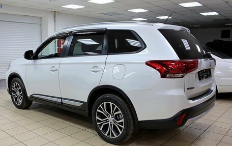 Mitsubishi Outlander III рестайлинг 3, 2015 год, 1 075 000 рублей, 2 фотография