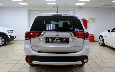 Mitsubishi Outlander III рестайлинг 3, 2015 год, 1 075 000 рублей, 6 фотография