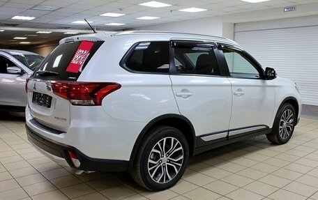 Mitsubishi Outlander III рестайлинг 3, 2015 год, 1 075 000 рублей, 4 фотография