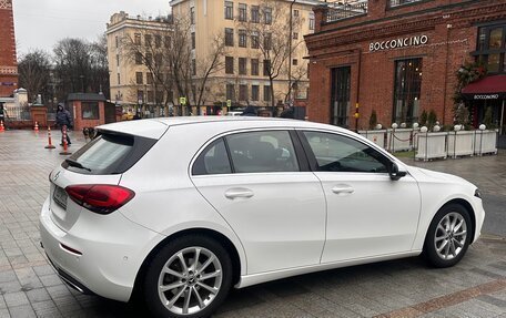 Mercedes-Benz A-Класс, 2019 год, 2 500 000 рублей, 4 фотография