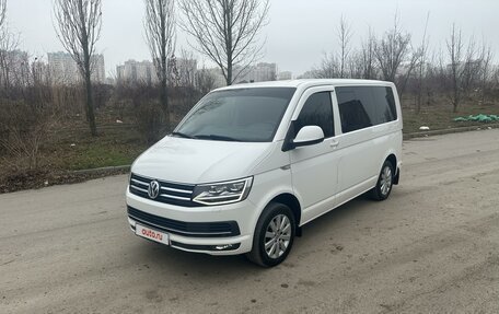 Volkswagen Caravelle T6 рестайлинг, 2015 год, 3 450 000 рублей, 2 фотография