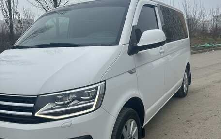 Volkswagen Caravelle T6 рестайлинг, 2015 год, 3 450 000 рублей, 3 фотография