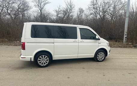 Volkswagen Caravelle T6 рестайлинг, 2015 год, 3 450 000 рублей, 10 фотография