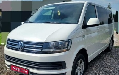 Volkswagen Caravelle T6 рестайлинг, 2017 год, 2 550 000 рублей, 1 фотография