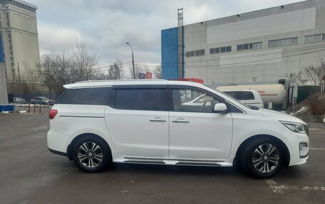 KIA Carnival III, 2019 год, 2 700 000 рублей, 5 фотография