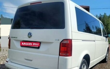 Volkswagen Caravelle T6 рестайлинг, 2017 год, 2 550 000 рублей, 2 фотография