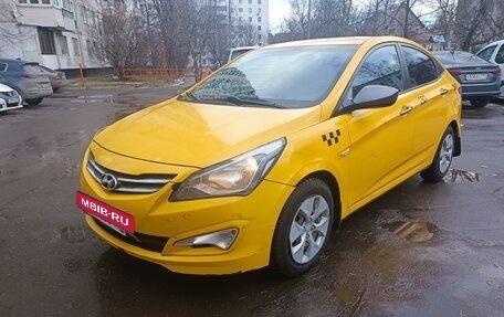 Hyundai Solaris II рестайлинг, 2015 год, 950 000 рублей, 2 фотография