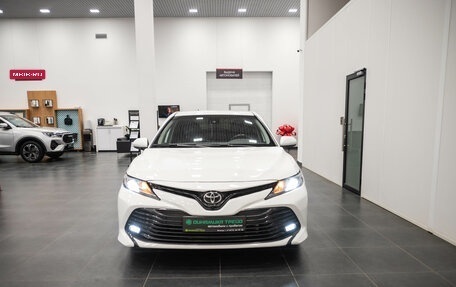 Toyota Camry, 2020 год, 2 390 000 рублей, 2 фотография