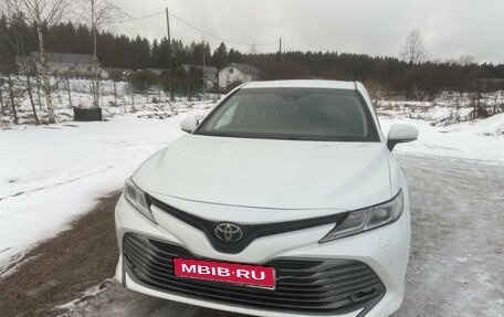 Toyota Camry, 2018 год, 2 300 000 рублей, 1 фотография