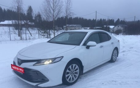 Toyota Camry, 2018 год, 2 300 000 рублей, 5 фотография