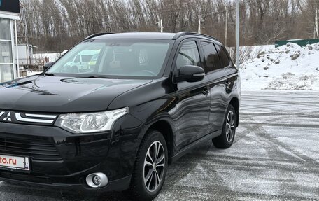 Mitsubishi Outlander III рестайлинг 3, 2013 год, 1 810 000 рублей, 3 фотография