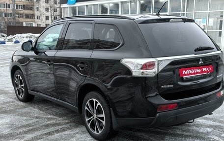 Mitsubishi Outlander III рестайлинг 3, 2013 год, 1 810 000 рублей, 2 фотография